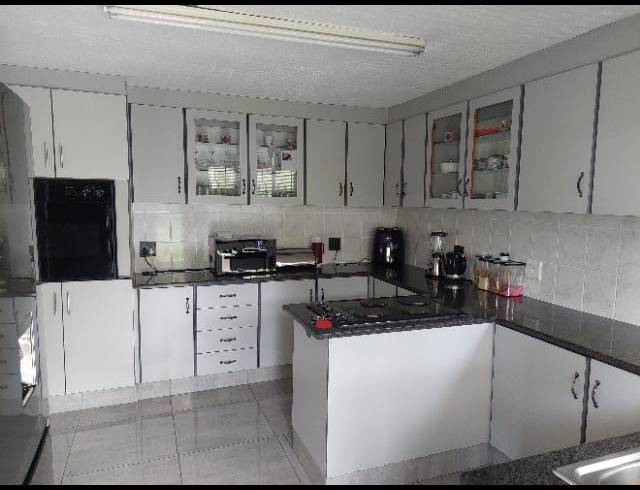 3 BEDROOM HOUSE FOR SALE IN CRAIGIEBURN